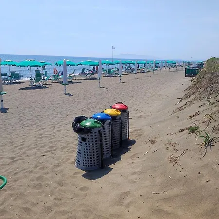 With Garden And Private Equipped Сasa de vacaciones
